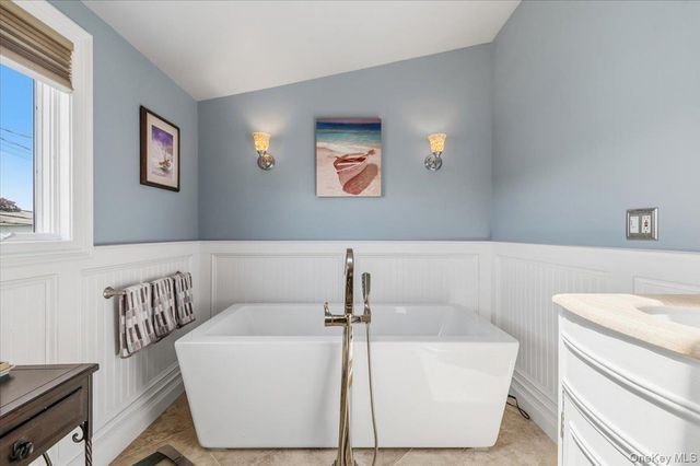 41 Jefferson Place, Massapequa, NY 11758