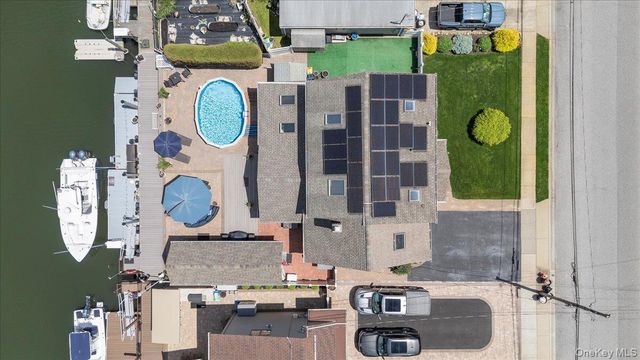 41 Jefferson Place, Massapequa, NY 11758