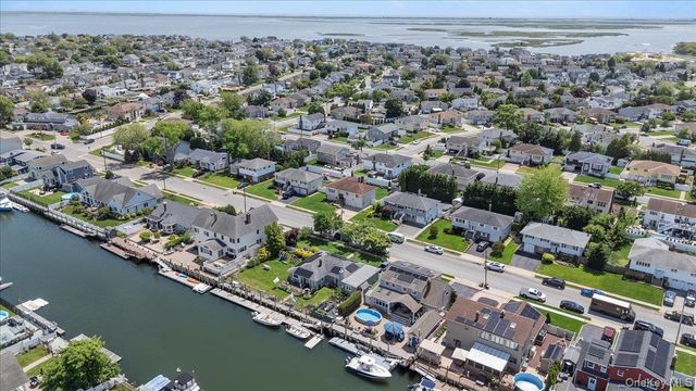 41 Jefferson Place, Massapequa, NY 11758