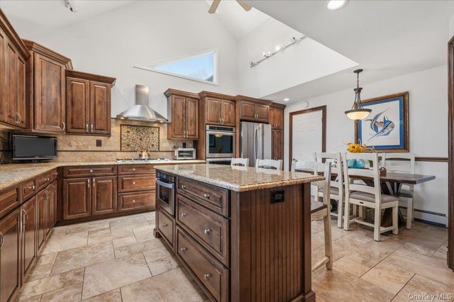 41 Jefferson Place, Massapequa, NY 11758