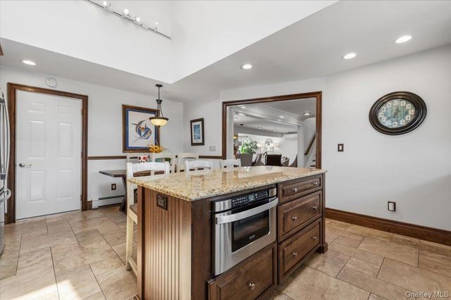 41 Jefferson Place, Massapequa, NY 11758