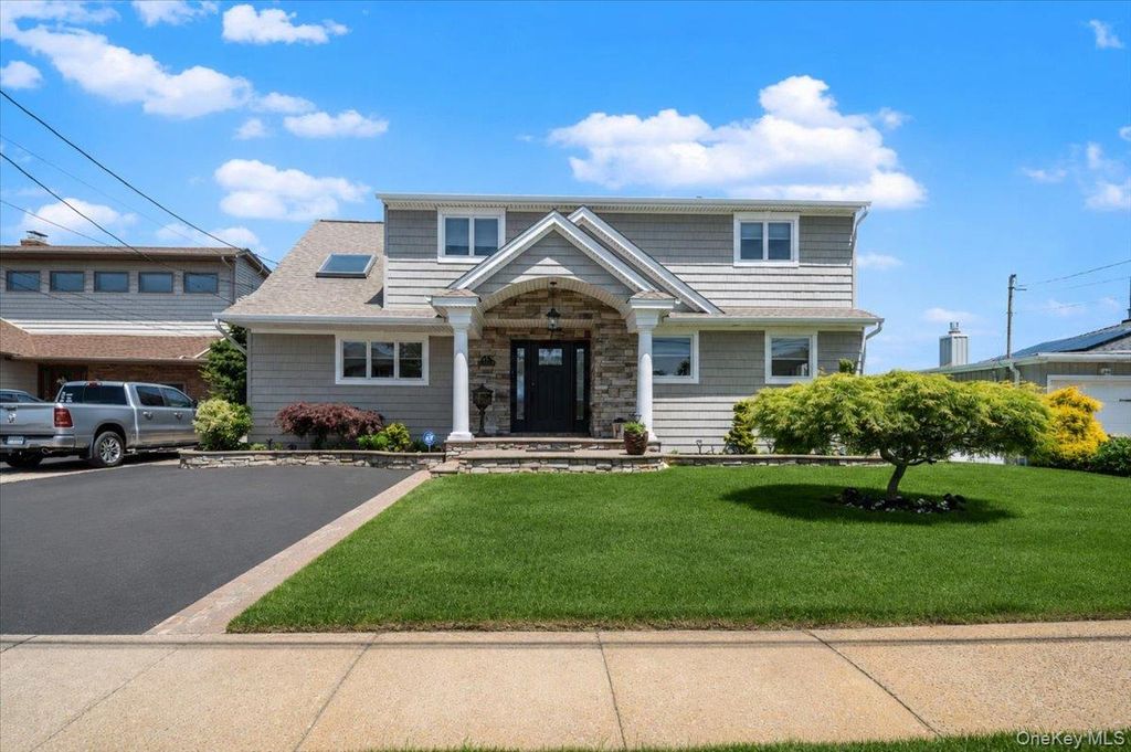 41 Jefferson Place, Massapequa, NY 11758