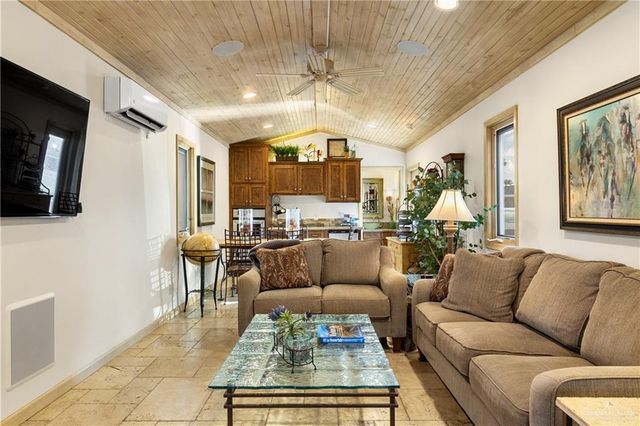 2049 Los Lagos East E, Mercedes, TX 78570