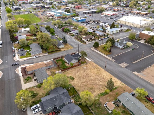 SW 2nd Street 22, Madras, OR 97741