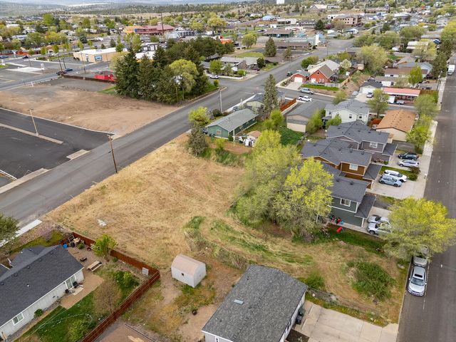 SW 2nd Street 22, Madras, OR 97741