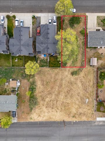 SW 2nd Street 22, Madras, OR 97741