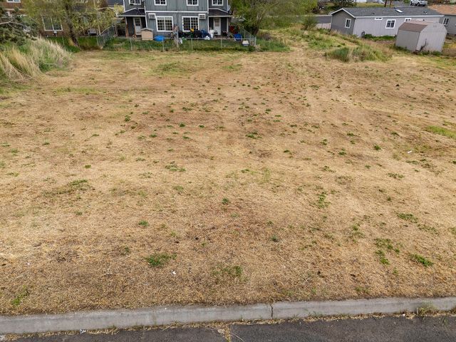 SW 2nd Street 22, Madras, OR 97741