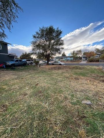 SW 2nd Street 22, Madras, OR 97741