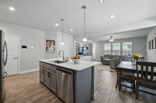 809 Shepperton Way, Fort Worth, TX 76247