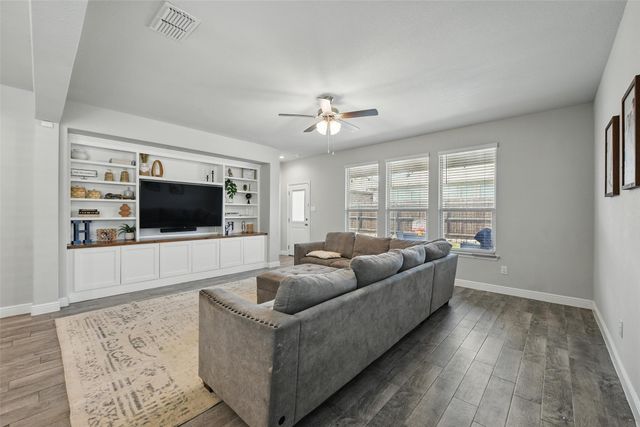 809 Shepperton Way, Fort Worth, TX 76247