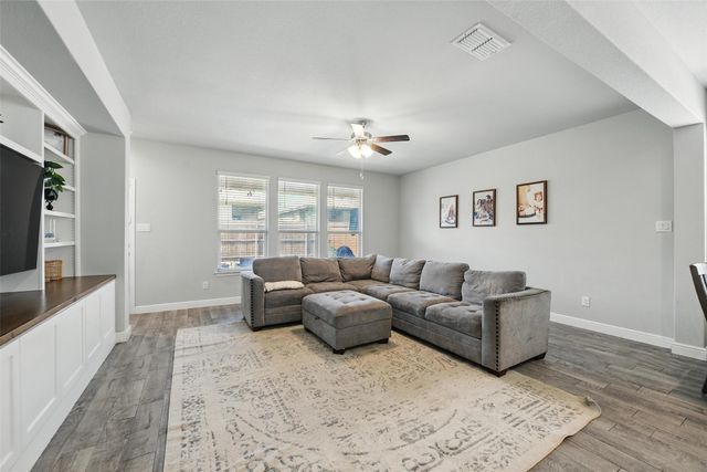 809 Shepperton Way, Fort Worth, TX 76247