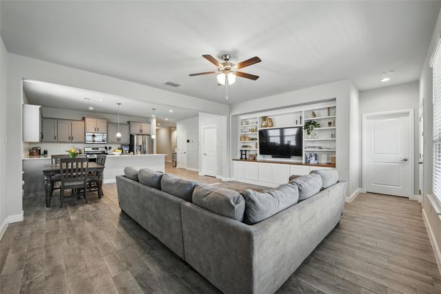 809 Shepperton Way, Fort Worth, TX 76247