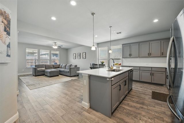 809 Shepperton Way, Fort Worth, TX 76247