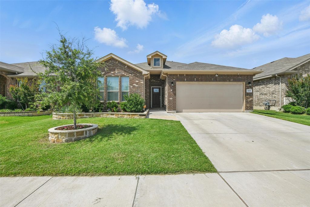 809 Shepperton Way, Fort Worth, TX 76247