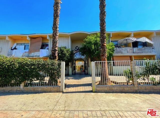 6956 Kester Avenue, Van Nuys (los Angeles), CA 91405