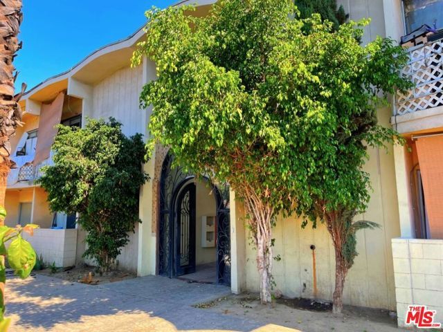 6956 Kester Avenue, Van Nuys (los Angeles), CA 91405