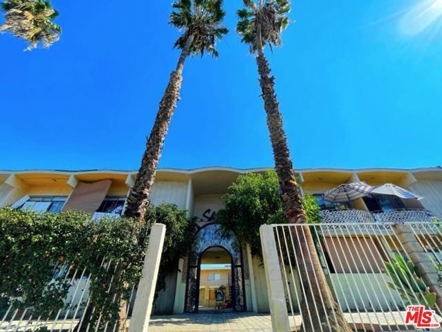 6956 Kester Avenue, Van Nuys (los Angeles), CA 91405
