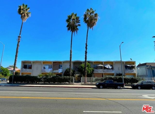 6956 Kester Avenue, Van Nuys (los Angeles), CA 91405