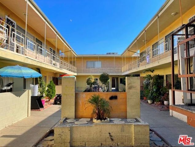 6956 Kester Avenue, Van Nuys (los Angeles), CA 91405