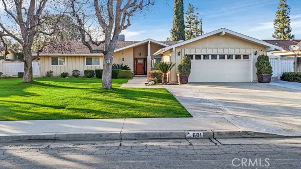 601 Vista Verde Way, Bakersfield, CA 93309