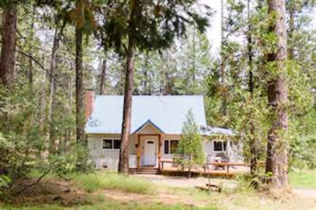 Image 18 of property listing at 41881 Evergreen Road, Shaver Lake, CA 93664