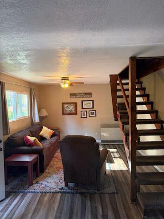 Image 7 of property listing at 41881 Evergreen Road, Shaver Lake, CA 93664