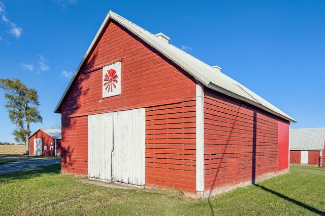 2831 52nd Street, Vinton, IA 52349