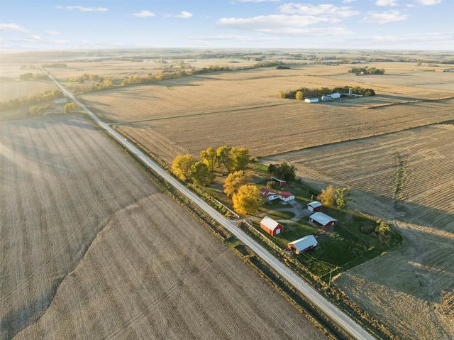 2831 52nd Street, Vinton, IA 52349