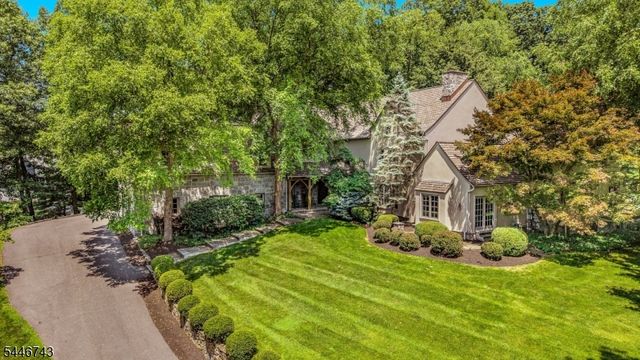 9 Beacon Hill Dr, Chester Twp., NJ 07930