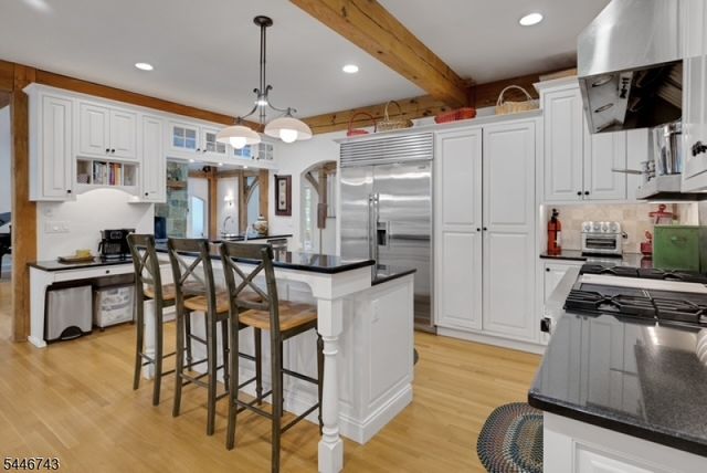9 Beacon Hill Dr, Chester Twp., NJ 07930