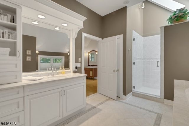 9 Beacon Hill Dr, Chester Twp., NJ 07930