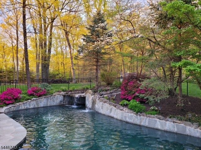 9 Beacon Hill Dr, Chester Twp., NJ 07930