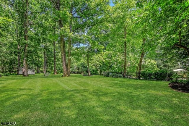 9 Beacon Hill Dr, Chester Twp., NJ 07930