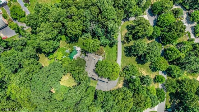 9 Beacon Hill Dr, Chester Twp., NJ 07930