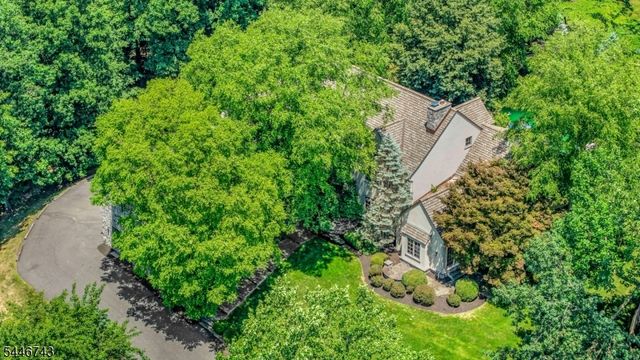9 Beacon Hill Dr, Chester Twp., NJ 07930