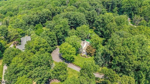 9 Beacon Hill Dr, Chester Twp., NJ 07930