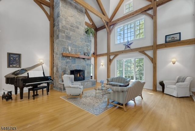 9 Beacon Hill Dr, Chester Twp., NJ 07930