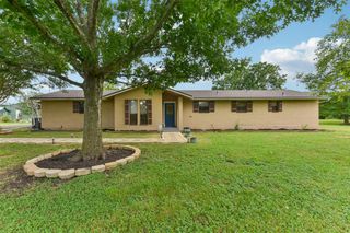 471 Upper Elgin River RD, Elgin, TX 78621