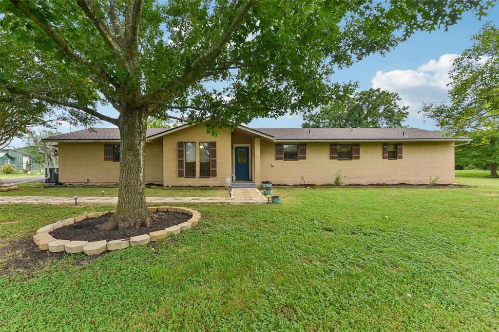 471 Upper Elgin River RD, Elgin, TX 78621