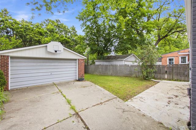 1388 Vernier Road, Grosse Pointe, MI 48236