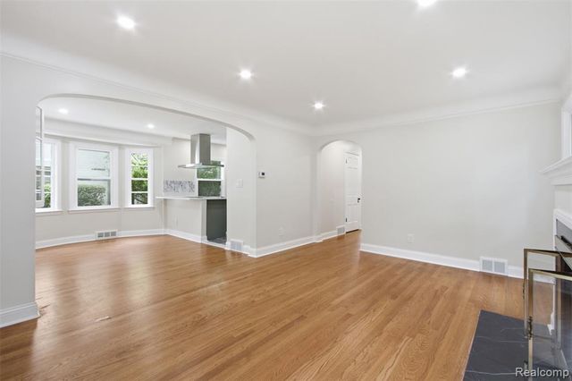 1388 Vernier Road, Grosse Pointe, MI 48236