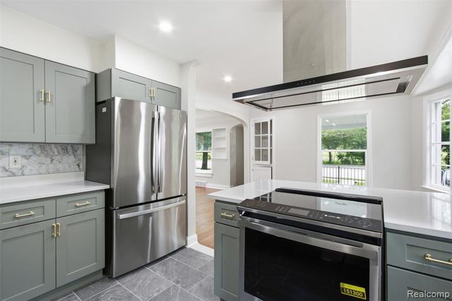 1388 Vernier Road, Grosse Pointe, MI 48236