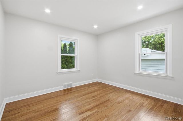 1388 Vernier Road, Grosse Pointe, MI 48236