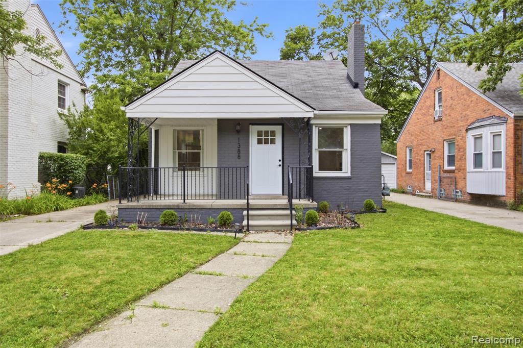 1388 Vernier Road, Grosse Pointe, MI 48236