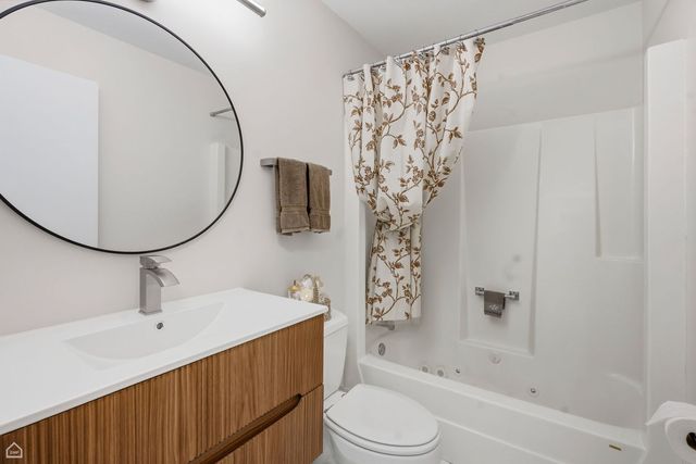 329 Everett Avenue 2B, Crystal Lake, IL 60014