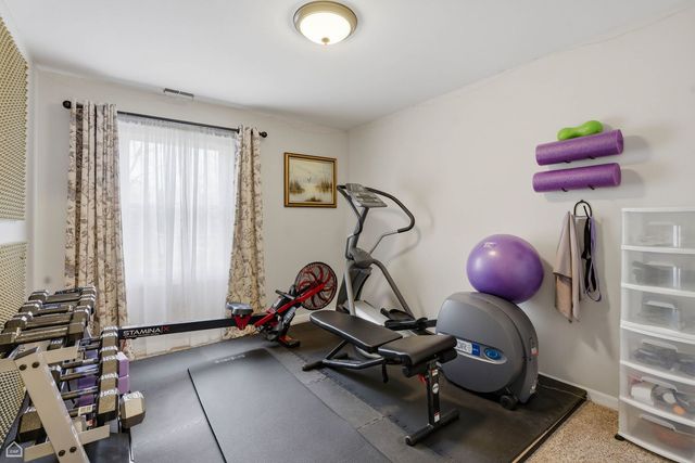 329 Everett Avenue 2B, Crystal Lake, IL 60014