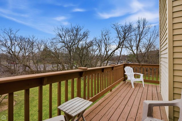 329 Everett Avenue 2B, Crystal Lake, IL 60014