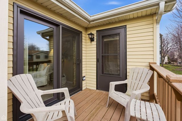 329 Everett Avenue 2B, Crystal Lake, IL 60014