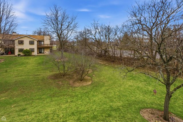 329 Everett Avenue 2B, Crystal Lake, IL 60014