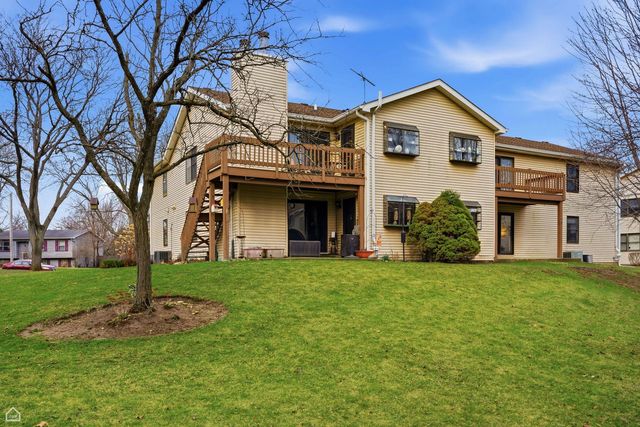 329 Everett Avenue 2B, Crystal Lake, IL 60014